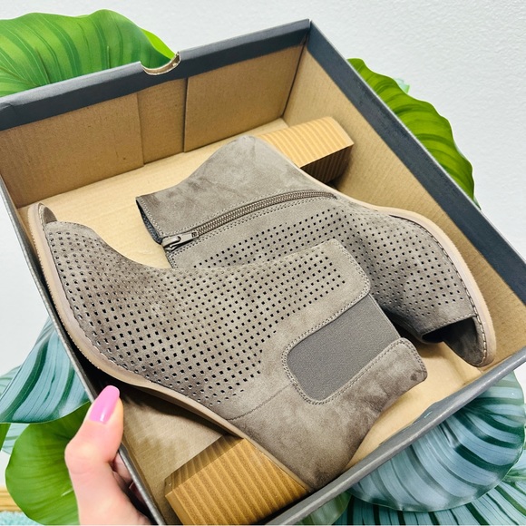 Jorē Savvy Heeled Boots - Picture 7 of 7